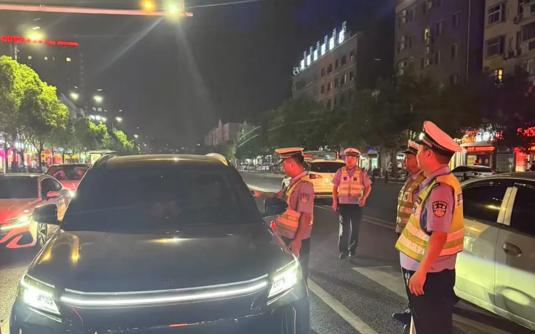 遂平交警：嚴(yán)查酒駕醉駕  守護(hù)道路安全