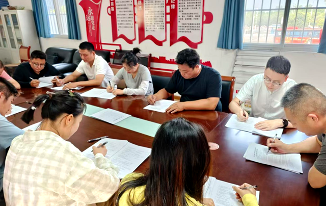 駐馬店市城鄉(xiāng)一體化示范區(qū)綜合執(zhí)法大隊(duì)開展2025年行政執(zhí)法法律知識考試