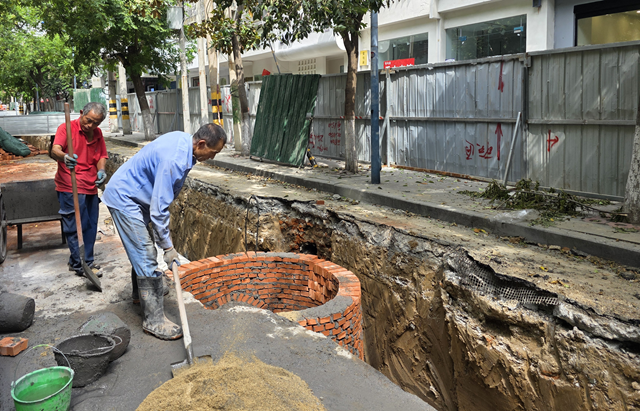 戰(zhàn)高溫保進度 駐馬店市區(qū)春曉街排水工程加速惠民生