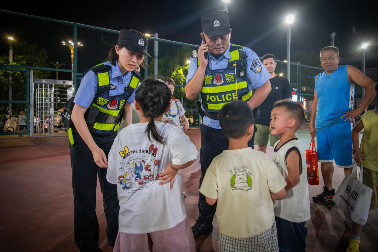 酷暑“烤”驗(yàn)下的守護(hù)：巡防反詐護(hù)民安