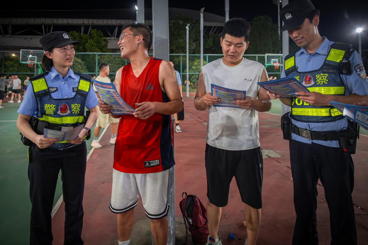 酷暑“烤”驗(yàn)下的守護(hù)：巡防反詐護(hù)民安