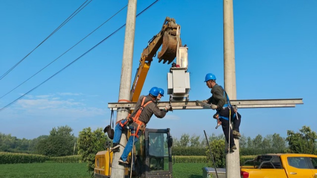 國(guó)網(wǎng)確山縣供電公司：凌晨施工保灌溉電力及時(shí)解旱情