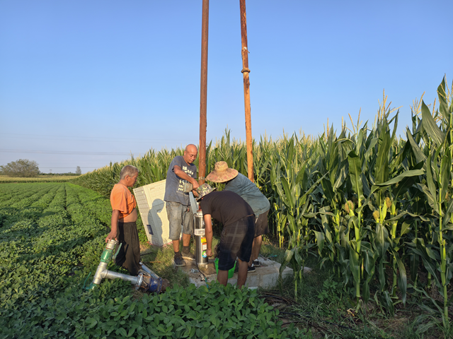 與時間賽跑！大余莊社區(qū)爭分奪秒修井保玉米灌溉