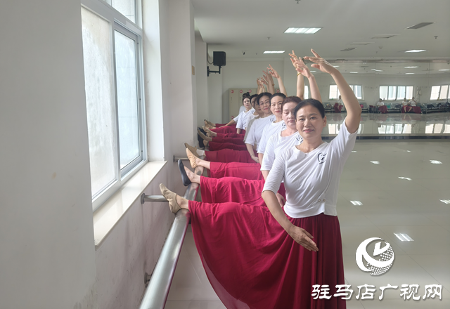 歲月不阻追夢(mèng)心！這群退休老太以舞書(shū)寫(xiě)“夕陽(yáng)傳奇”