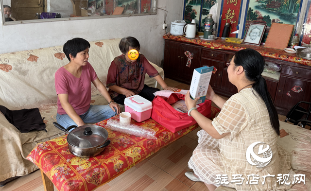 確山縣婦聯(lián)開展2025“母親郵包”關(guān)愛公益行發(fā)放活動(dòng)