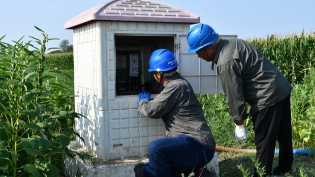 國(guó)網(wǎng)確山縣供電公司:開(kāi)辟用電報(bào)裝“綠色通道”隨時(shí)響應(yīng)抗旱保秋用電需求