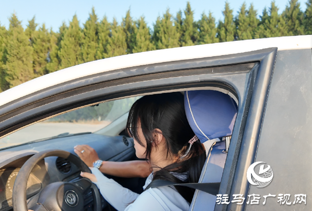 暑假期間 駐馬店市區(qū)駕校迎來學生“學車熱”
