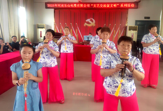 驛城區(qū)雪松街道紗廠社區(qū)開展“文藝交流促文明”黨建聯(lián)建活動(dòng)