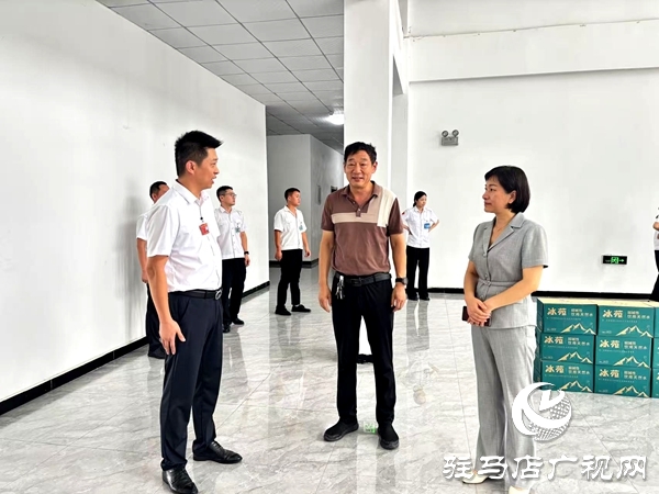 平輿縣總工會到公交公司開展夏季送清涼活動 情系一線暖人心