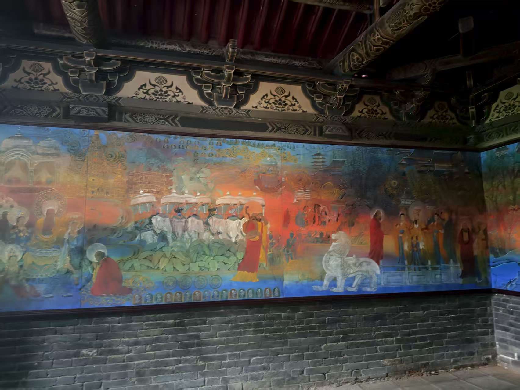 多名游客還原“風(fēng)雨少林”：僧人主動(dòng)邀請(qǐng)進(jìn)殿躲雨
