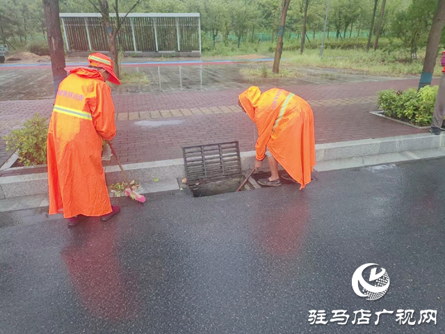 駐馬店市城鄉(xiāng)一體化示范區(qū)城管局：雨后清淤“快”行動 道路暢通“潔”為先