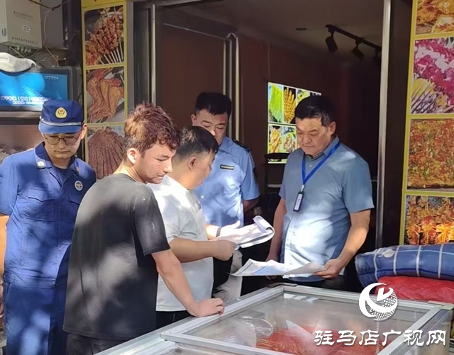  西平縣柏城街道聯(lián)合多部門開展夜市安全檢查 筑牢民生“安全線”