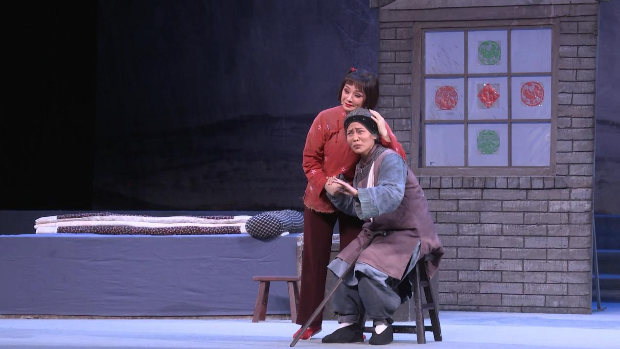 紅色經(jīng)典再現(xiàn)！豫劇《劉胡蘭》拉開第十一屆黃河戲劇節(jié)帷幕