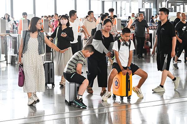 帶四名兒童坐高鐵 需要買幾張車票？解答來了