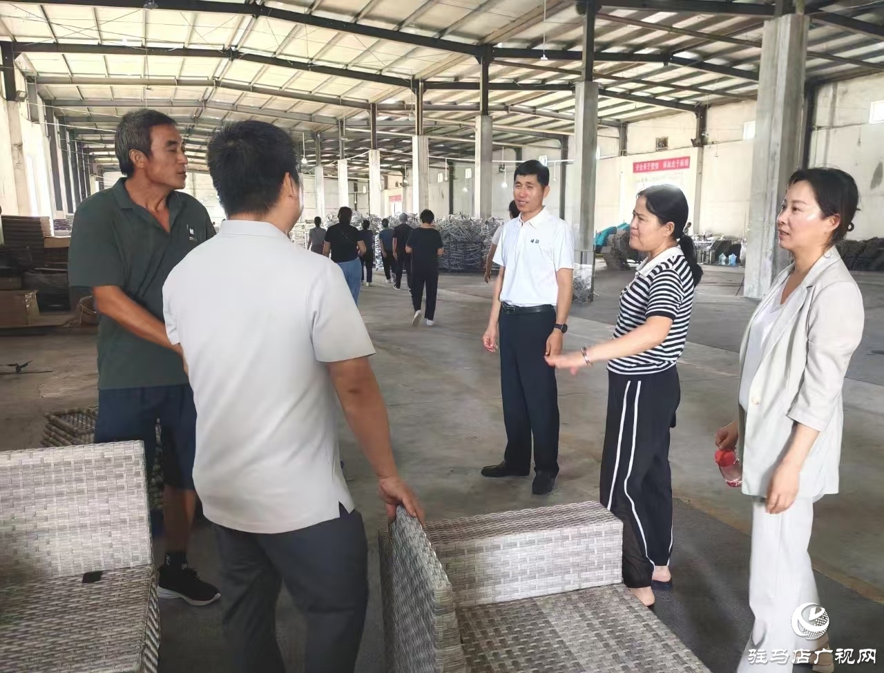 正陽縣真陽街道：人大代表赴藤編企業(yè)調(diào)研