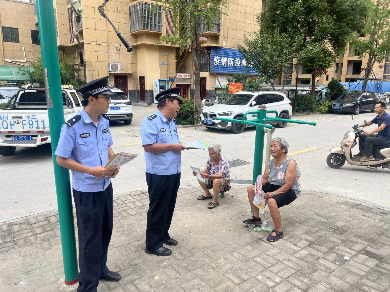 警民攜手筑防線  反詐宣傳進(jìn)小區(qū)
