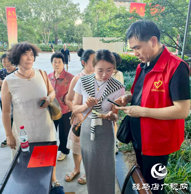駐馬店：黨員先鋒護航黃河戲劇節(jié) 志愿服務(wù)彰顯擔當本色
