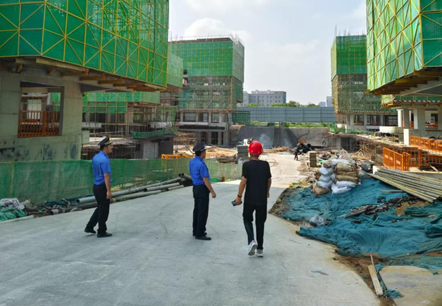 駐馬店市城鄉(xiāng)一體化示范區(qū)城管局：嚴(yán)抓嚴(yán)管筑防線 揚塵治理顯成效