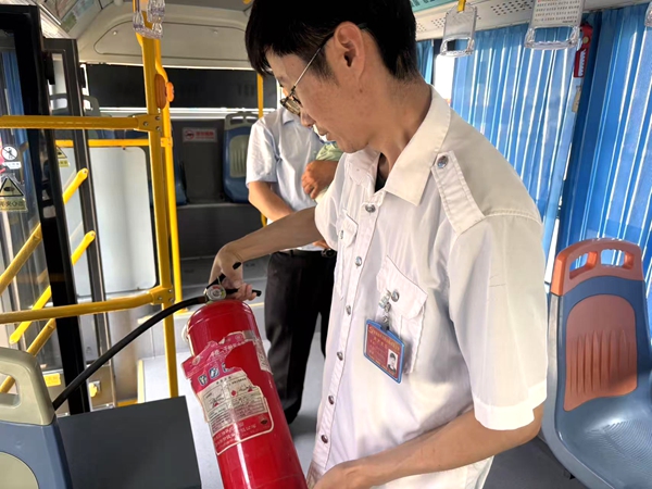 平輿公交全力備戰(zhàn)開(kāi)學(xué)季 筑牢安全出行防線