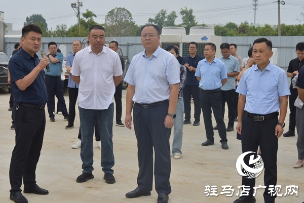 平輿縣委副書記、縣長李磊就重點項目建設(shè)進行現(xiàn)場辦公