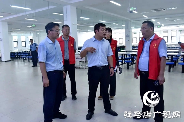 平輿縣副縣長劉涵斌到縣一高新校區(qū)調(diào)研指導(dǎo)新生報(bào)到和開學(xué)準(zhǔn)備工作