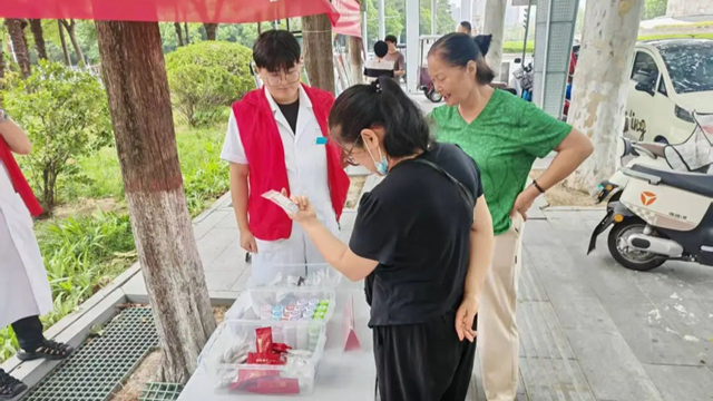 駐馬店市中醫(yī)院開展第九個“全國殘疾預(yù)防日”宣傳義診活動