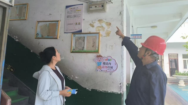 國網(wǎng)確山縣供電公司:電力安檢進校園 營造平安開學季