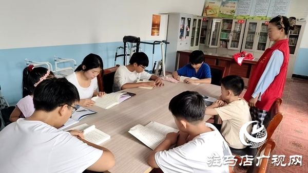 平輿縣廟灣鎮(zhèn)：農(nóng)家書屋暑期飄書香 少年學(xué)子閱讀正當(dāng)時