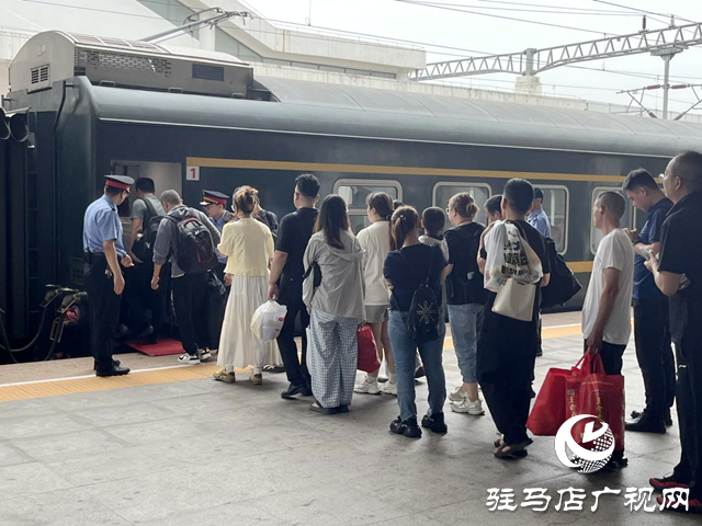無懼“烤”驗 駐馬店車務段圓滿完成2025年暑運任務