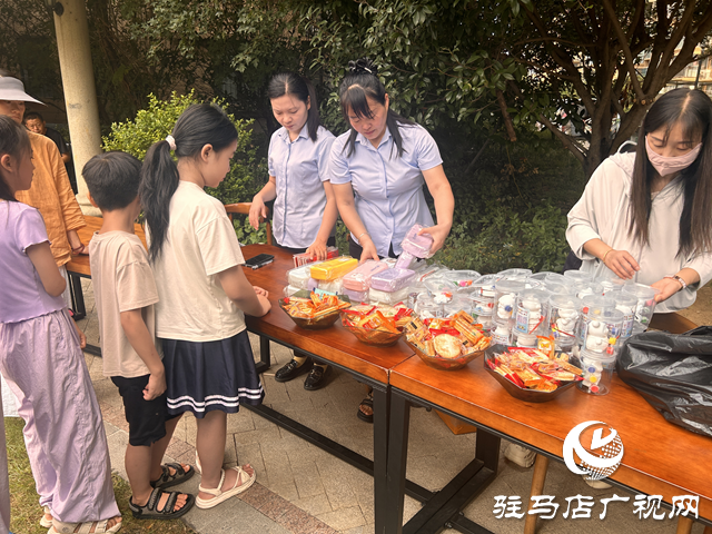 駐馬店經(jīng)濟(jì)開發(fā)區(qū)翟莊居委會(huì)攜手百合春天物業(yè)開展“暖心開學(xué)季”活動(dòng)