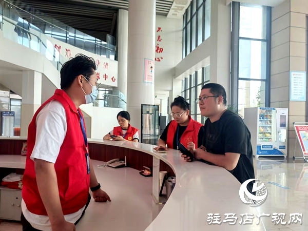 平輿縣行政服務(wù)大廳：“紅馬甲”飄動(dòng)處 政務(wù)服務(wù)暖人心