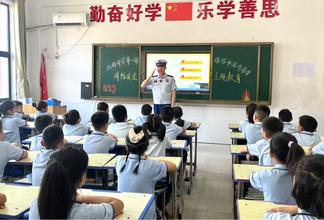 沉浸式“消防安全第一課”護(hù)航新學(xué)期