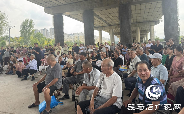 黃河戲劇節(jié)“送戲到身邊”：戲曲名家走進社區(qū) 經(jīng)典唱段回蕩街頭