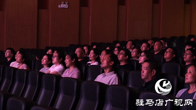  西平縣多單位聯(lián)合組織觀看紀(jì)念抗戰(zhàn)勝利80周年閱兵儀式