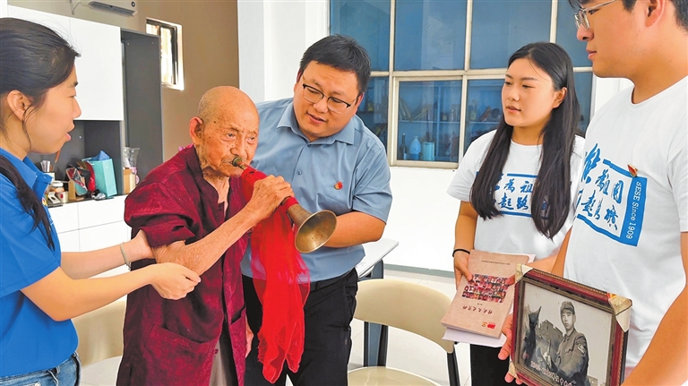 走近抗戰(zhàn)老兵 聆聽烽火歲月