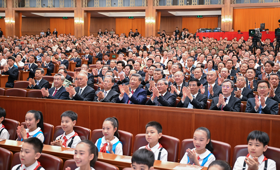 紀(jì)念中國人民抗日戰(zhàn)爭暨世界反法西斯戰(zhàn)爭勝利80周年文藝晚會《正義必勝》在京隆重舉行