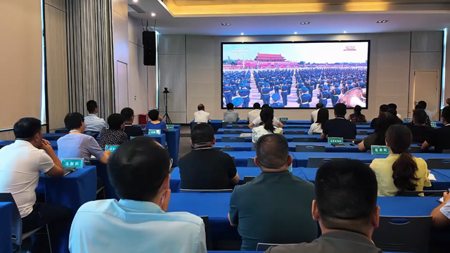  觀閱兵盛典，燃愛國豪情——駐馬店市醫(yī)療行業(yè)組織收看紀(jì)念大會暨閱兵儀式
