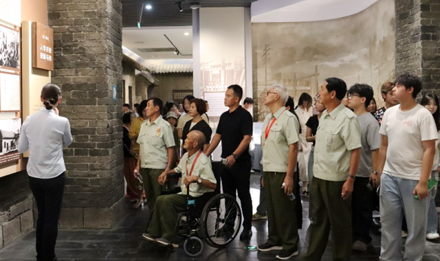 驛城區(qū)香山街道：觀(guān)閱兵憶崢嶸歲月 緬先烈承紅色精神