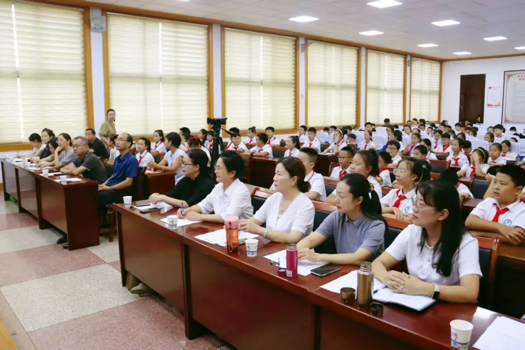 弘揚(yáng)憲法精神 培育法治信仰——駐馬店第二實(shí)驗(yàn)小學(xué)舉行學(xué)憲法講憲法演講比賽