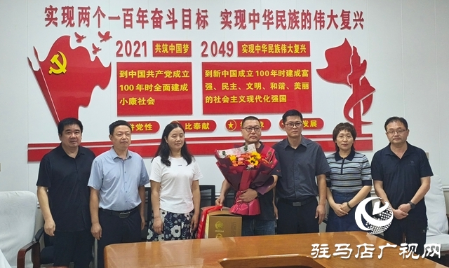  西平縣慰問無償獻(xiàn)血奉獻(xiàn)獎(jiǎng)金獎(jiǎng)教師