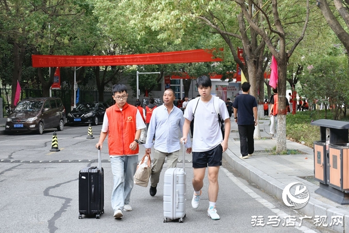  滿“新”歡喜，共赴美好！駐馬店職業(yè)技術(shù)學(xué)院喜迎2025級(jí)新生報(bào)到入學(xué)