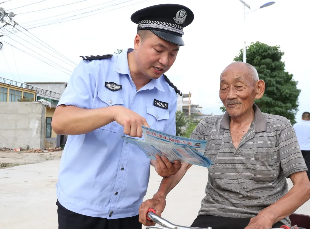 豫警好榜樣 | 呂興：用心守住村民的每一份希望