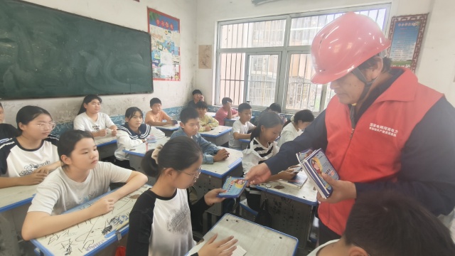 國網(wǎng)新蔡縣供電公司開展“開學安全第一課”活動 共筑校園用電安全防線