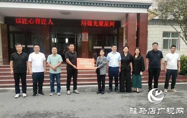  西平縣柏城街道開(kāi)展教師節(jié)走訪(fǎng)慰問(wèn)活動(dòng)
