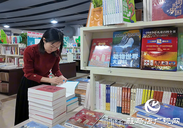 駐馬店新華書店天中書城開展教師節(jié)主題系列活動