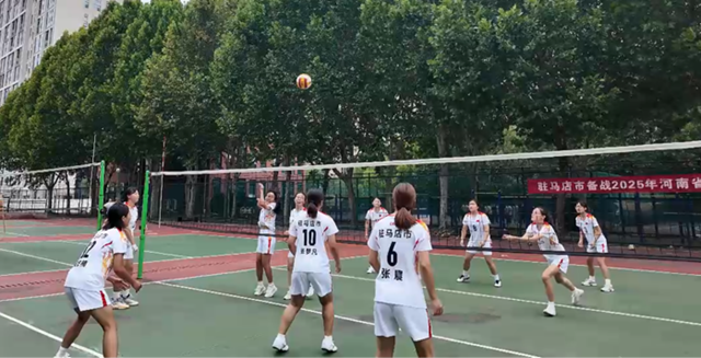 駐馬店市女子排球隊全力備戰(zhàn)2025年河南省女排城市聯(lián)賽