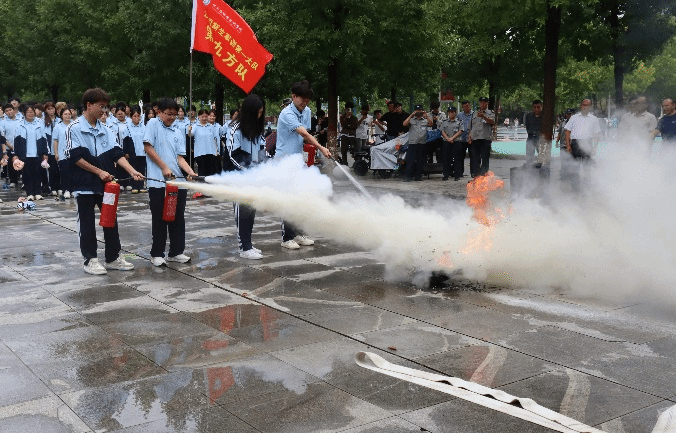 防災減災，消防演練在行動 ——駐馬店職業(yè)技術學院保衛(wèi)處舉辦2025級新生消防安全培訓