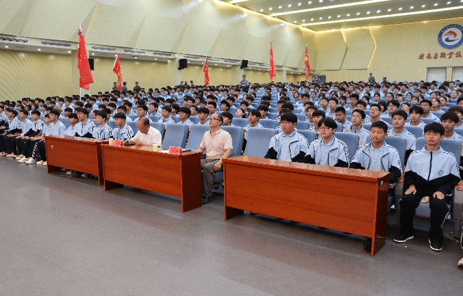 防災減災，消防演練在行動 ——駐馬店職業(yè)技術學院保衛(wèi)處舉辦2025級新生消防安全培訓