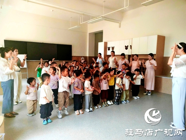 【育見(jiàn)新力量】平輿縣第四幼兒園副園長(zhǎng)張春煥：28年幼教堅(jiān)守 以愛(ài)與奉獻(xiàn)點(diǎn)亮童心