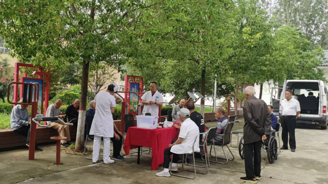 義診送健康——駐馬店市第二中醫(yī)院走進(jìn)劉閣鄉(xiāng)村敬老院